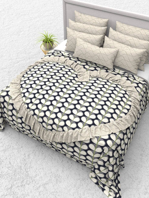 The White Moss Valentine Heart Winter comforter with 2 pillow covers